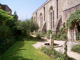 Queen Eleanor's garden .